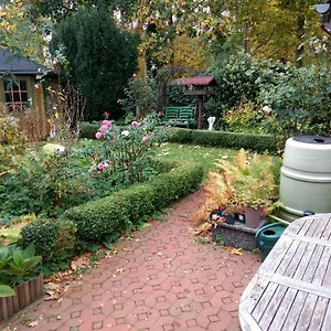 Ruhige, Gemütliche 1-zimmer Gartenwohnung Für 2 Erwachsene Und 2 Apartment
